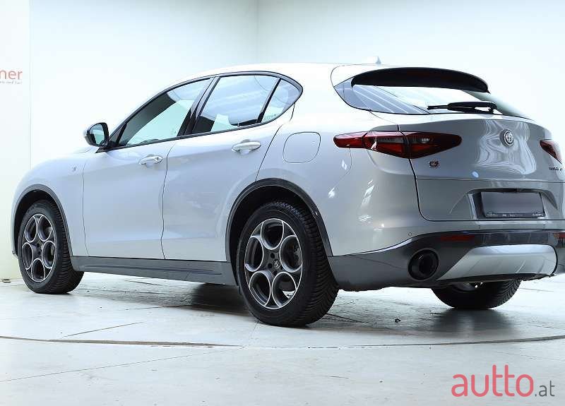 2022' Alfa Romeo Stelvio photo #4