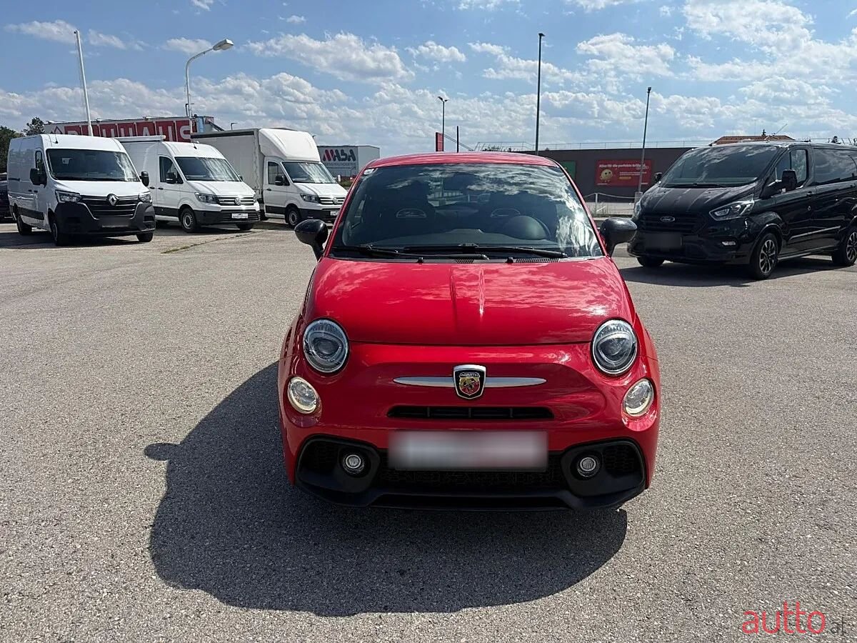 2017' Fiat 500 Abarth photo #2
