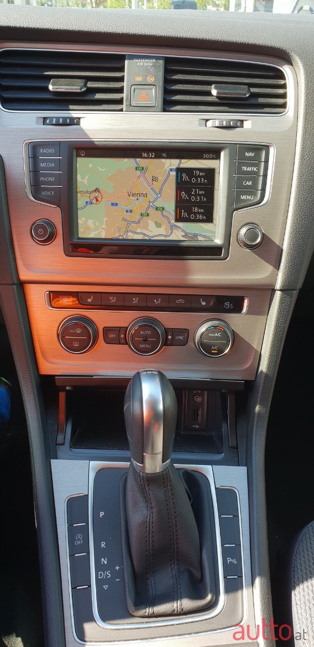 2016' Volkswagen Golf VII photo #5