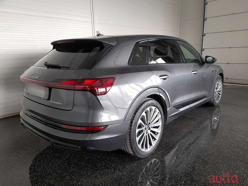 2022' Audi e-tron photo #2