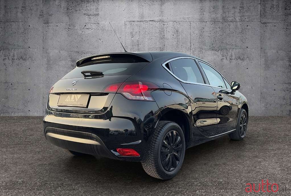 2011' Citroen DS4 photo #4