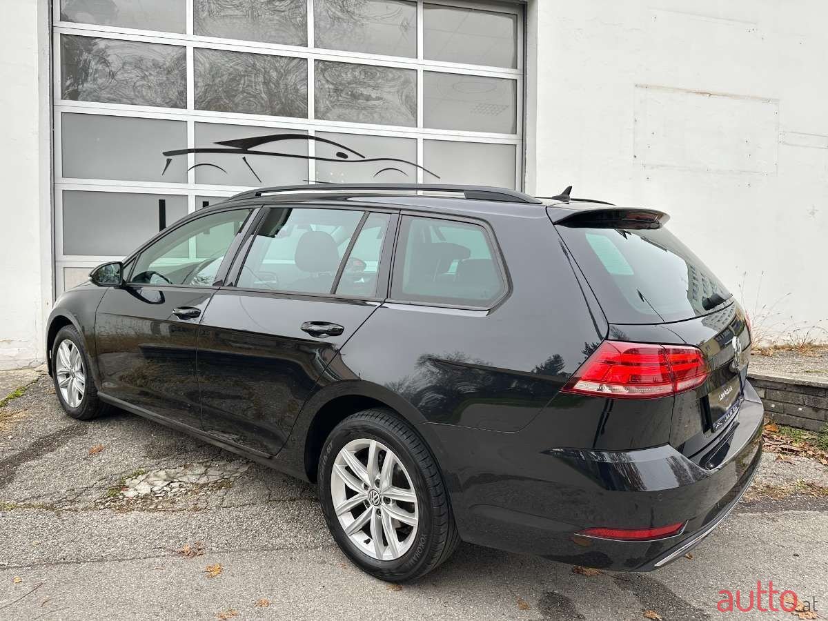 2018' Volkswagen Golf photo #6