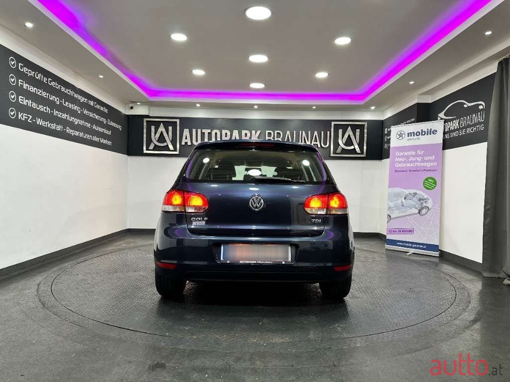 2009' Volkswagen Golf photo #5