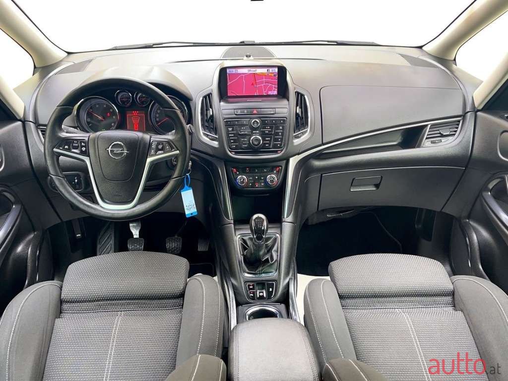 2012' Opel Zafira photo #5