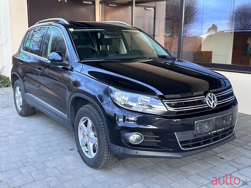 2011' Volkswagen Tiguan photo #2