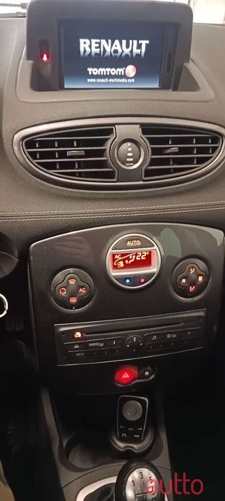 2011' Renault Clio photo #4