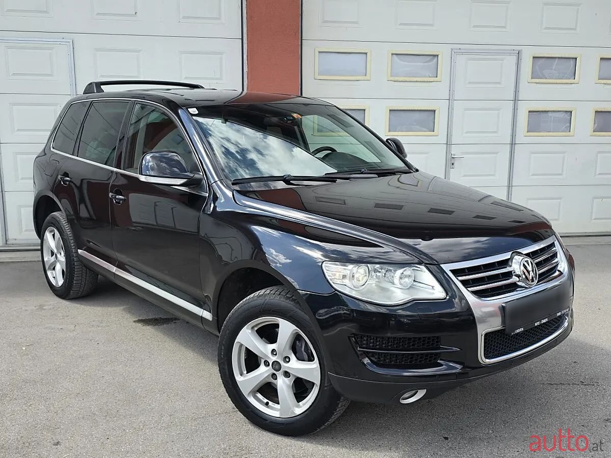 2008' Volkswagen Touareg photo #2