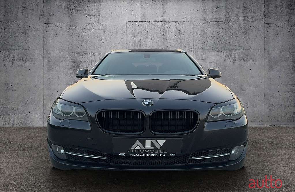 2011' BMW 5Er-Reihe photo #5