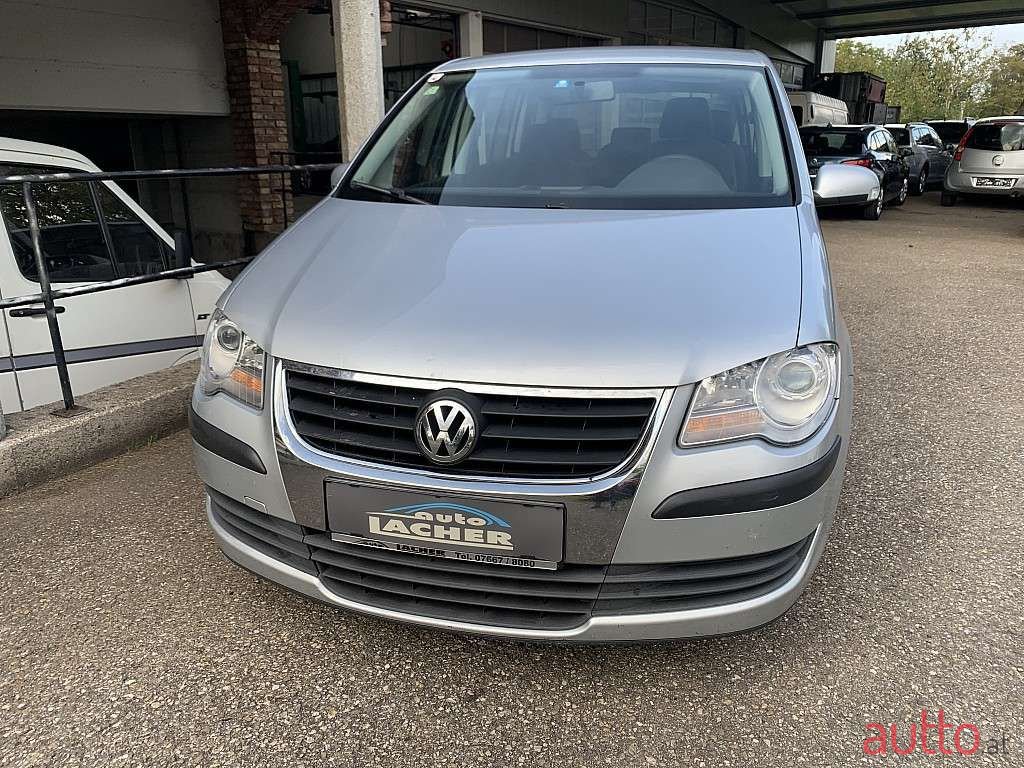 2007' Volkswagen Touran photo #2