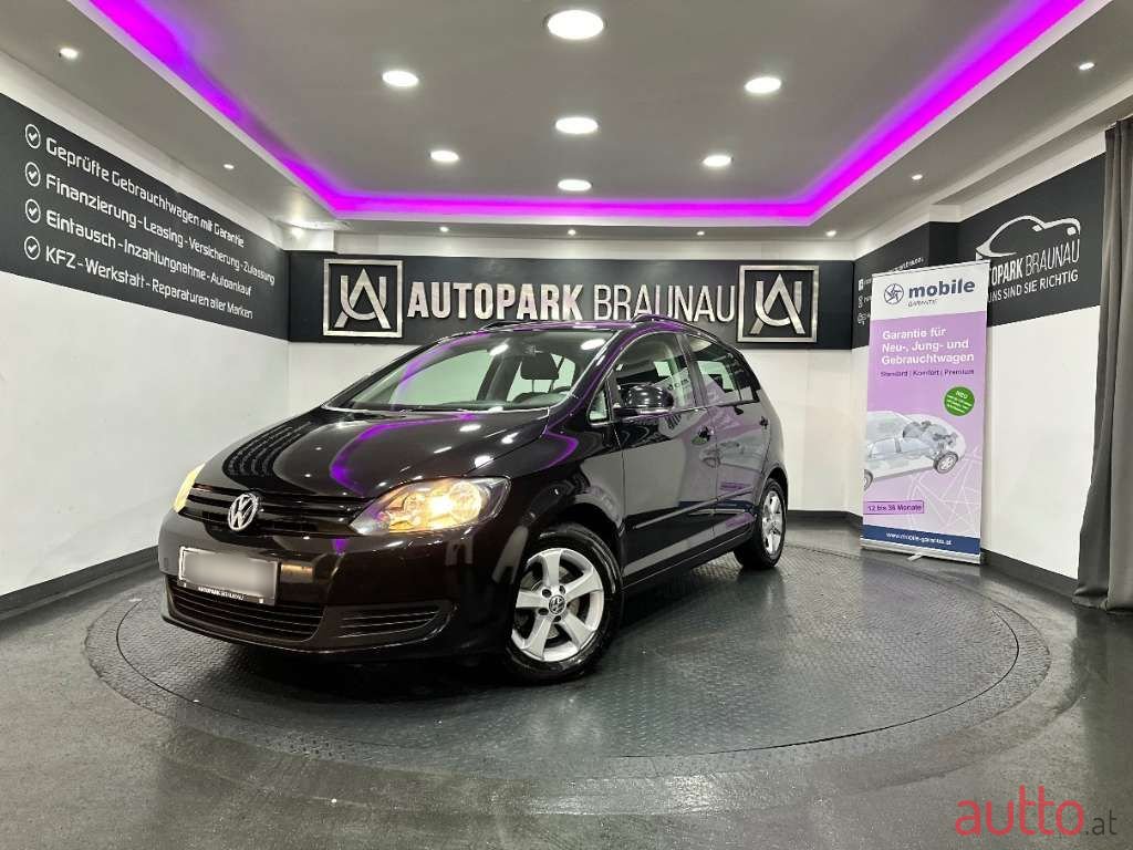 2010' Volkswagen Golf photo #1