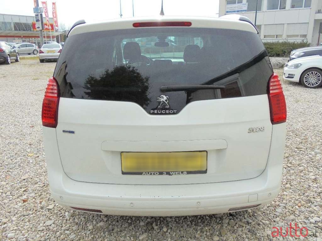2015' Peugeot 5008 photo #5
