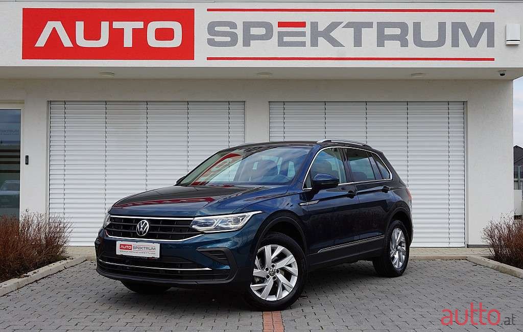 2020' Volkswagen Tiguan photo #1