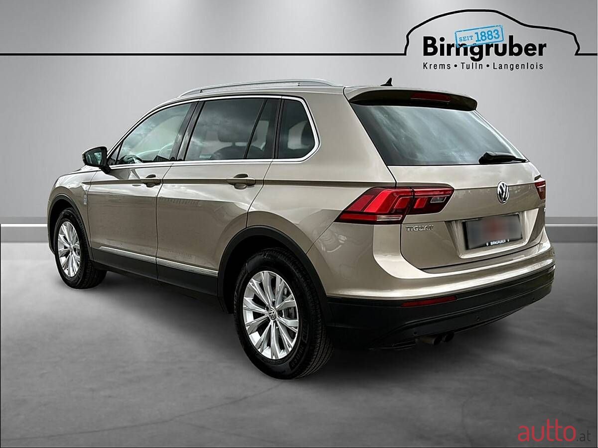 2017' Volkswagen Tiguan photo #2