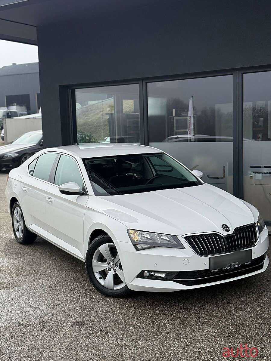 2018' Skoda Superb photo #2
