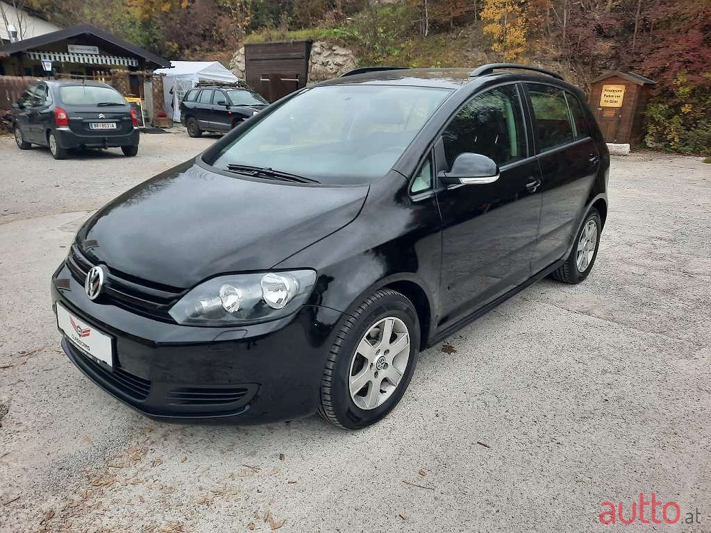 2010' Volkswagen Golf photo #1