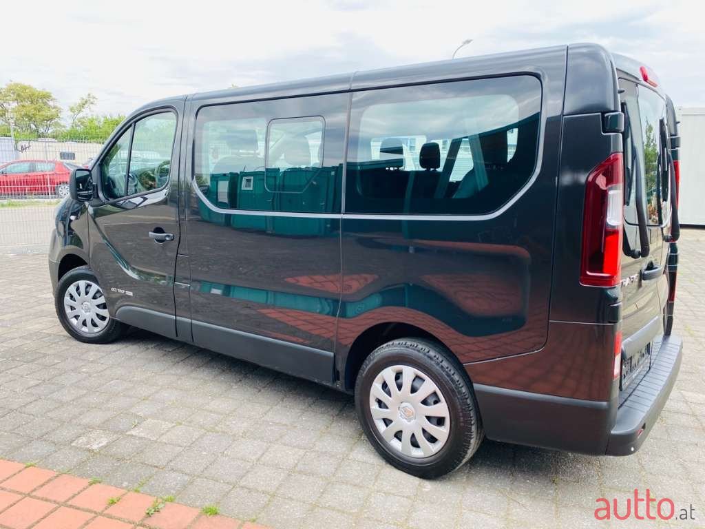 2015' Renault Trafic photo #3