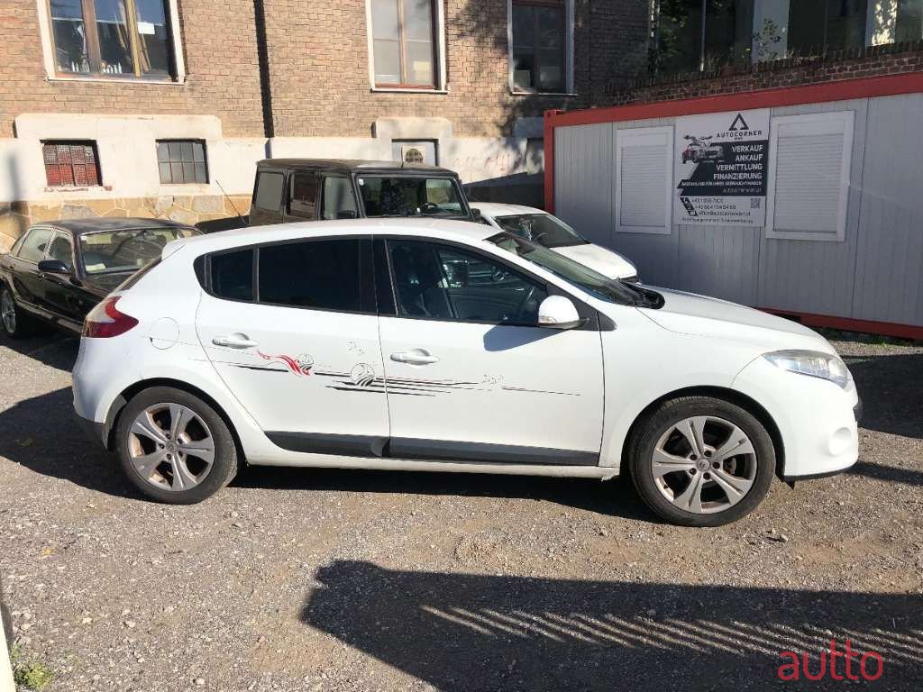 2009' Renault Megane photo #5