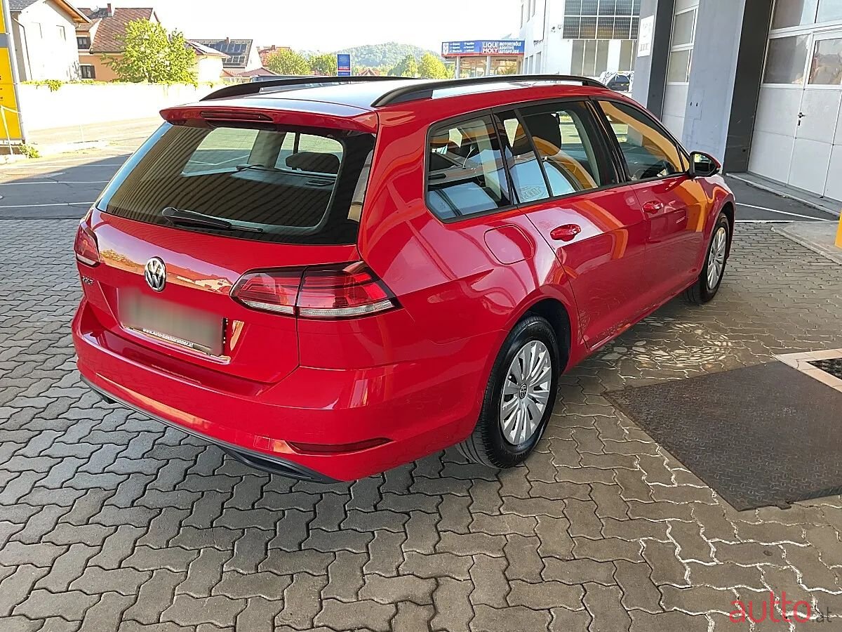 2019' Volkswagen Golf photo #4