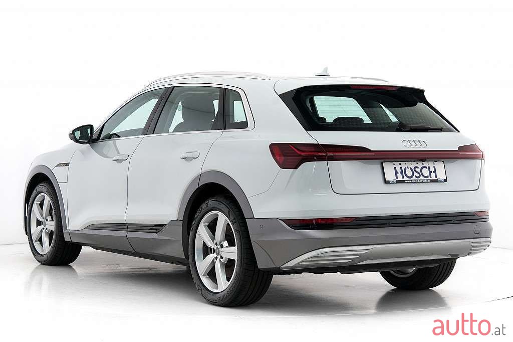 2020' Audi E-Tron photo #3
