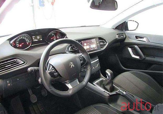 2018' Peugeot 308 photo #1