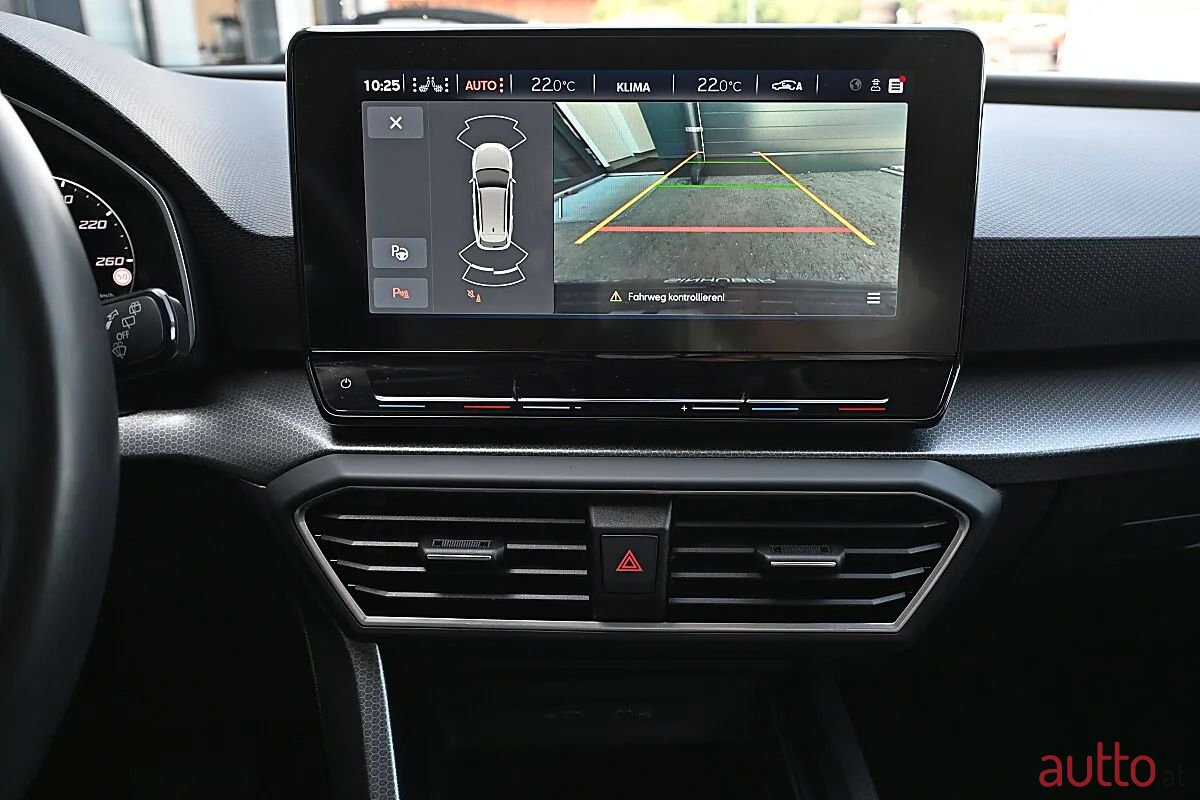 2022' SEAT Leon photo #6