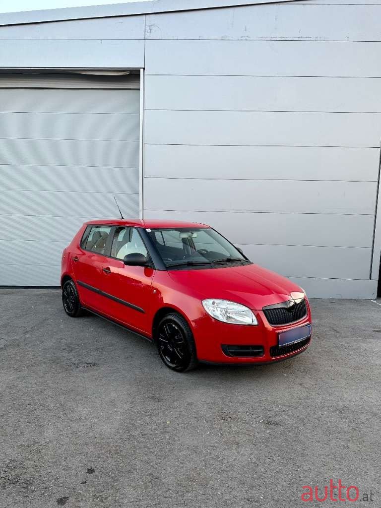 2009' Skoda Fabia photo #2
