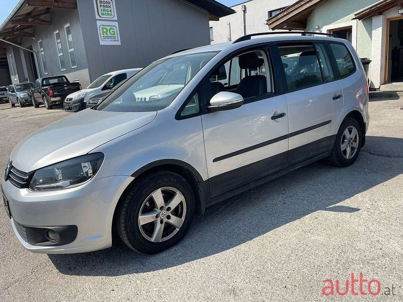 2014' Volkswagen Touran photo #3