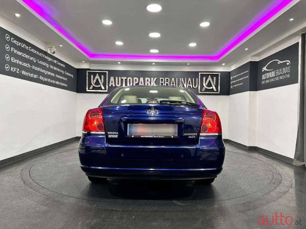 2004' Toyota Avensis photo #5