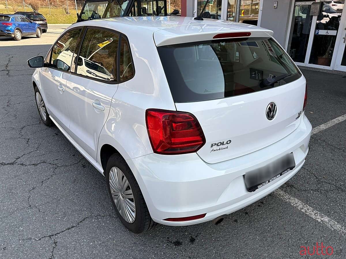 2014' Volkswagen Polo photo #5