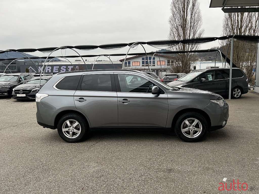 2013' Mitsubishi Outlander photo #2