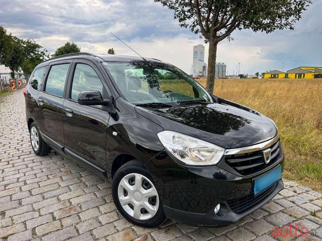 2013' Dacia Lodgy photo #3