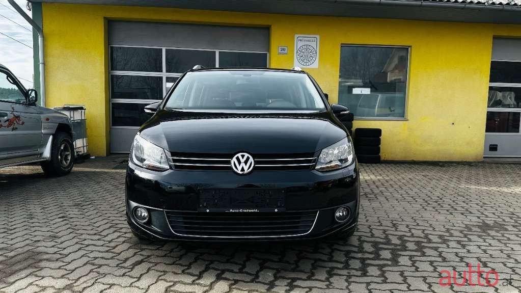 2011' Volkswagen Touran photo #6