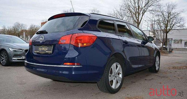 2015' Opel Astra photo #3