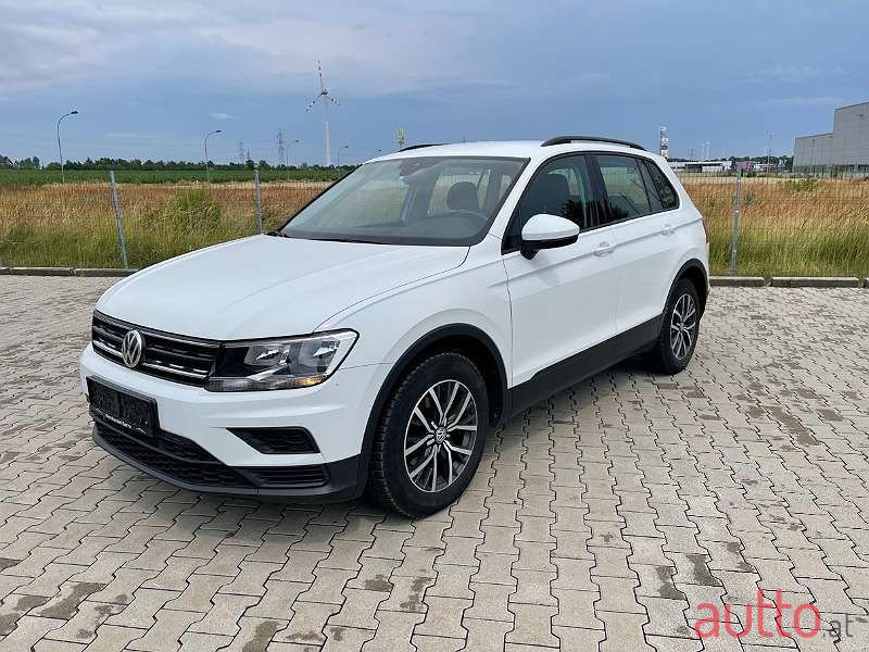 2016' Volkswagen Tiguan photo #1