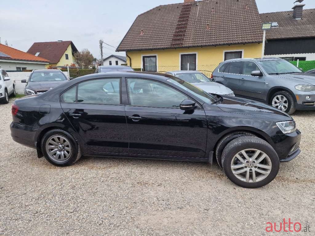 2016' Volkswagen Jetta photo #3