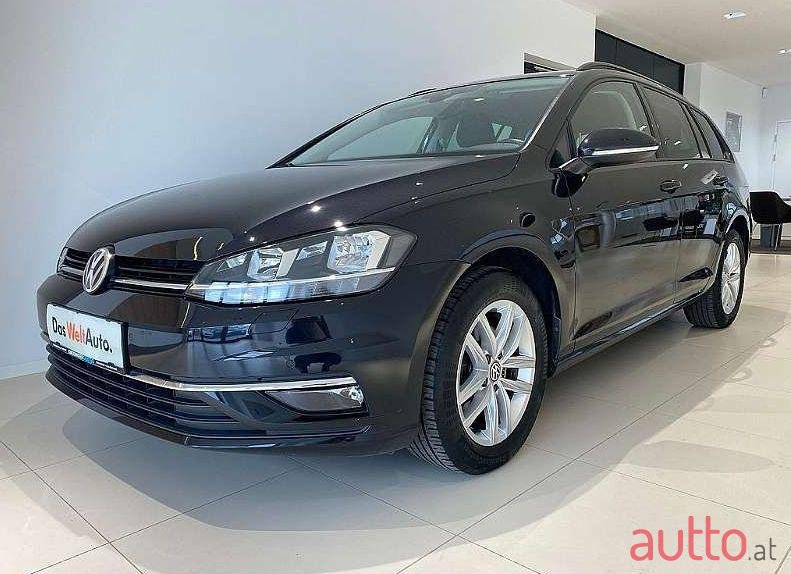 2017' Volkswagen Golf photo #2