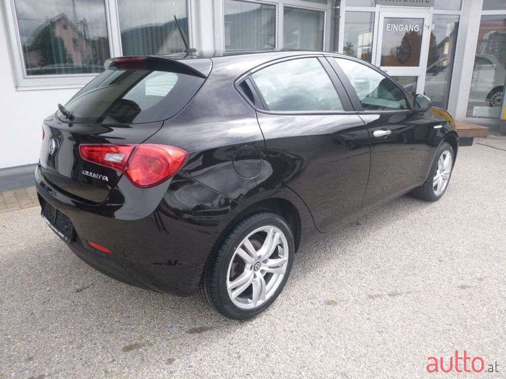 2017' Alfa Romeo Giulietta photo #2