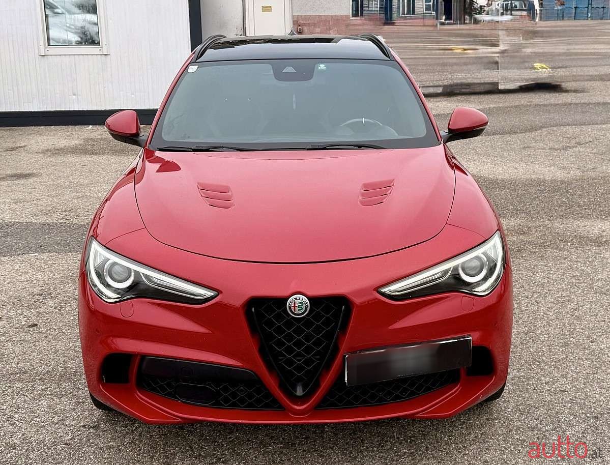 2018' Alfa Romeo Stelvio photo #6