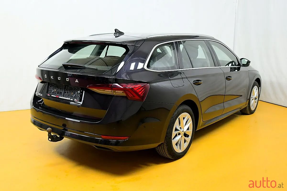 2021' Skoda Octavia photo #2