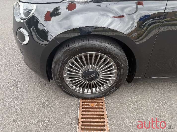 2021' Fiat 500e photo #5