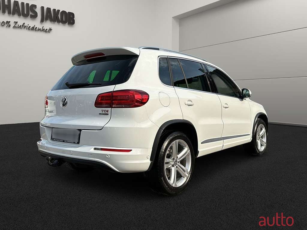 2015' Volkswagen Tiguan photo #3