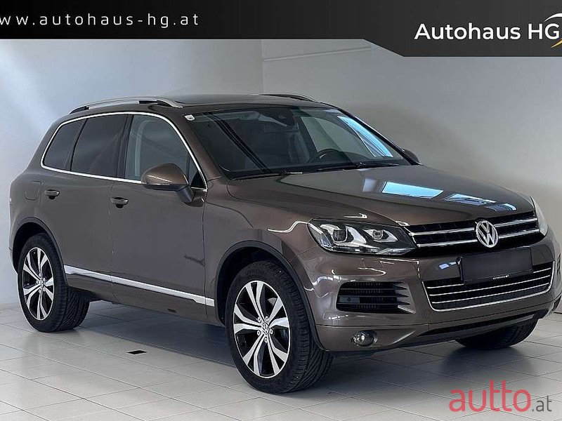 2012' Volkswagen Touareg photo #1