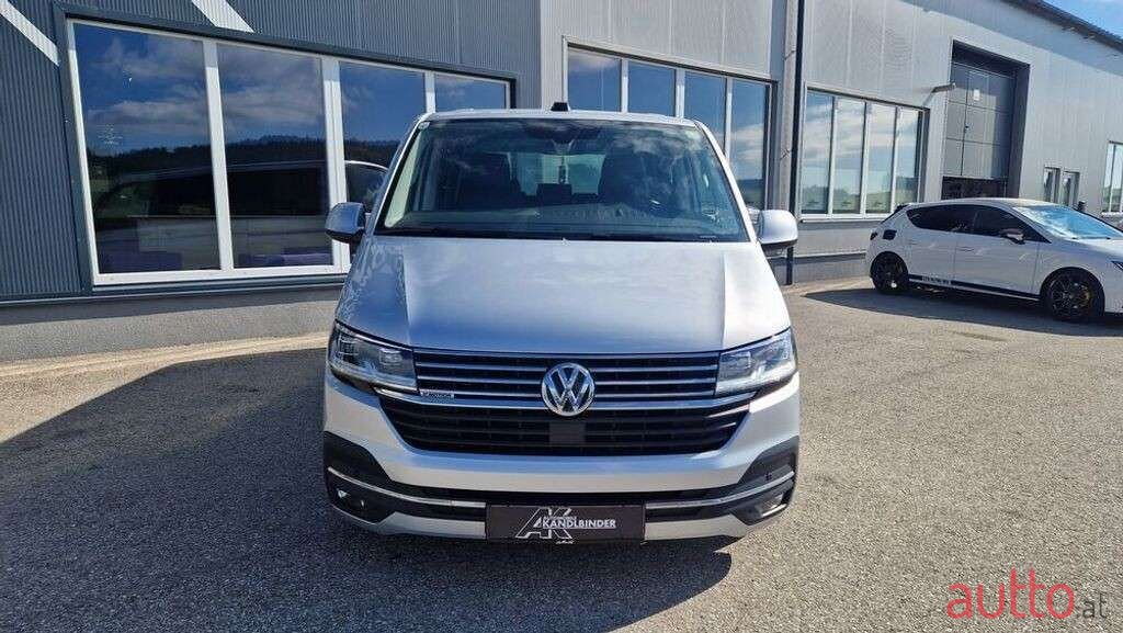 2021' Volkswagen Multivan photo #2