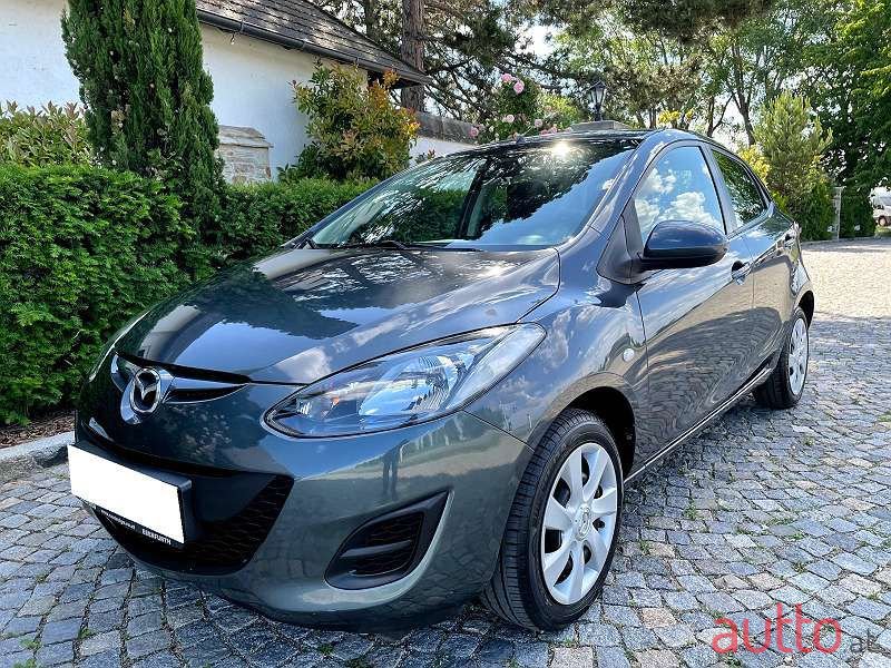 2011' Mazda Mazda2 photo #1