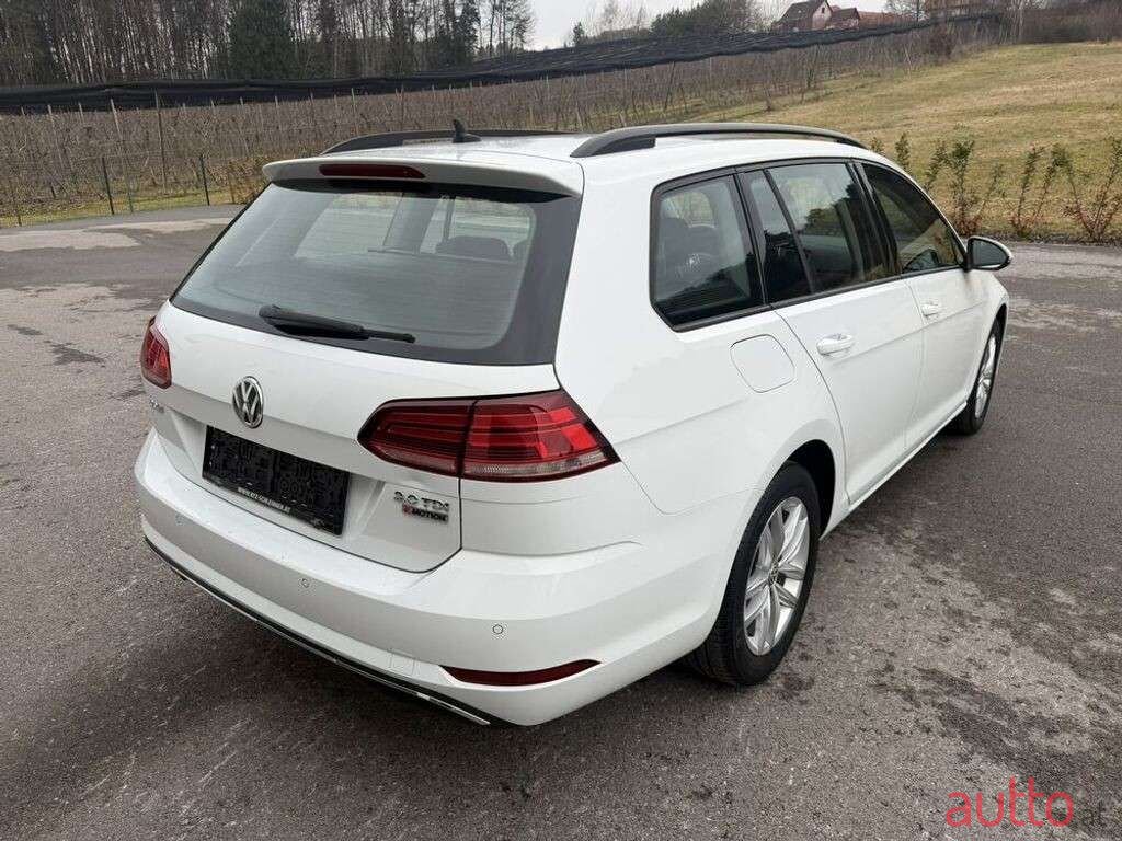 2017' Volkswagen Golf photo #4