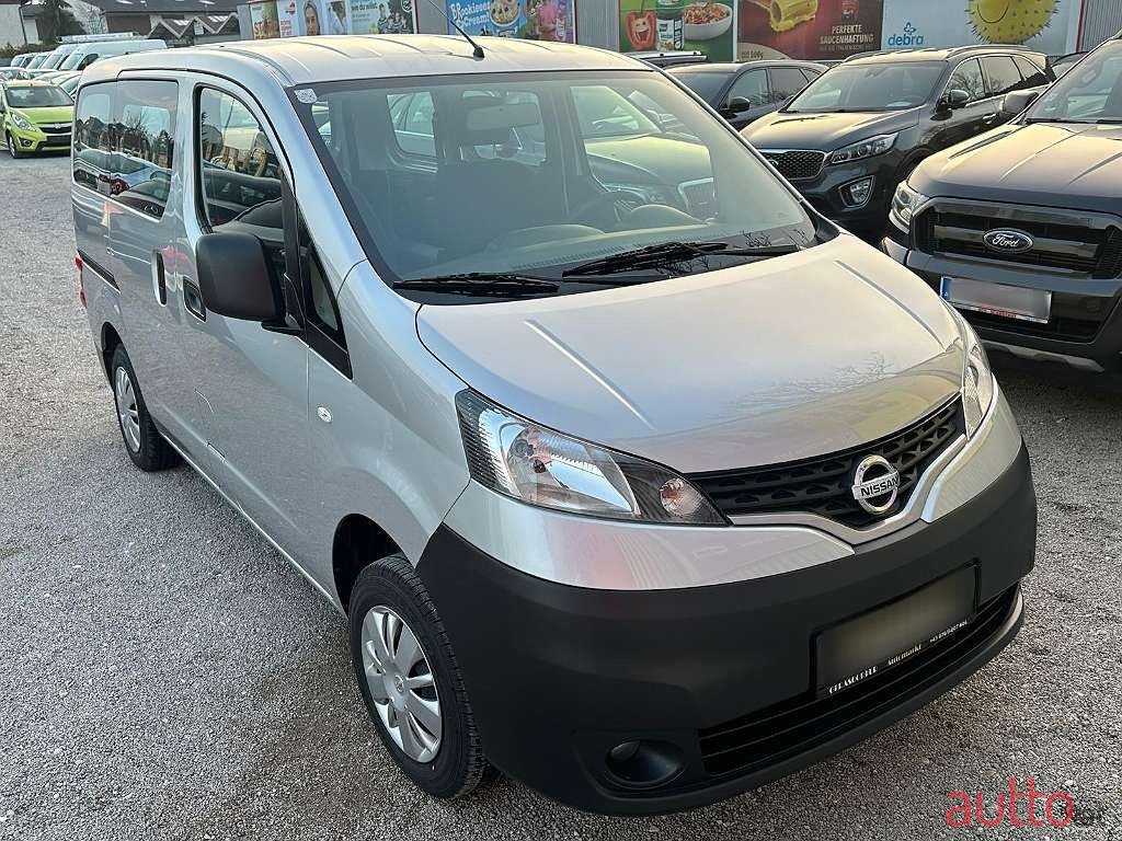 2011' Nissan NV200 photo #3