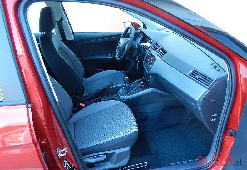 2020' SEAT Arona photo #2