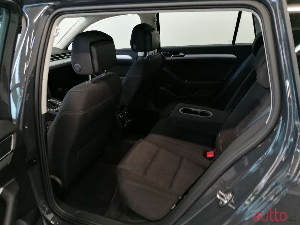 2015' Volkswagen Passat photo #5