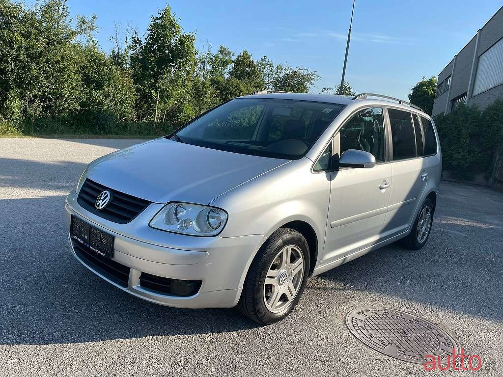 2005' Volkswagen Touran photo #2
