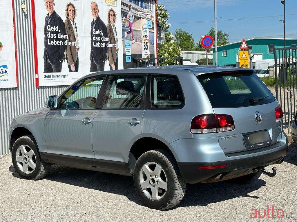2007' Volkswagen Touareg photo #5